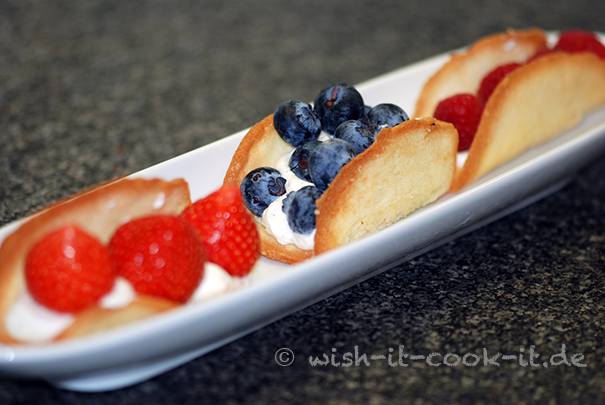 gebaeckschalen-mit-beeren-mousse