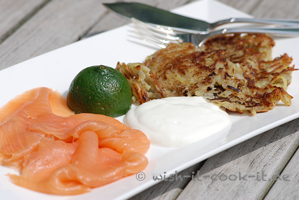 Reibekuchen-mit-Lachs