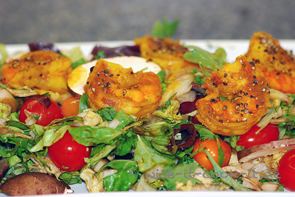 Salat-mit-Gambas-und-Currysauce