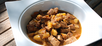 Kalbsgulasch-mit-Bier-und-Äpfeln