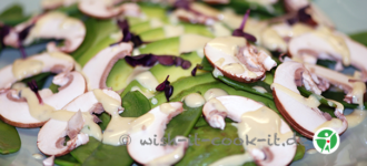 Gemüsesalat-mit-Avocado-basisch