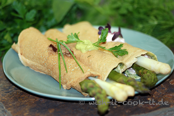 Spargel-Kräuter-Crêpes